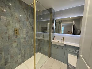 En Suite- click for photo gallery